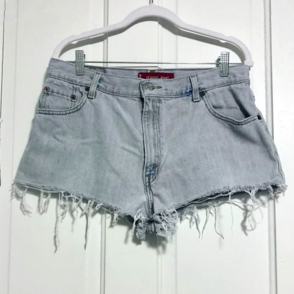 Levi’s “Classic Fit” Shorts Size 14 Misses